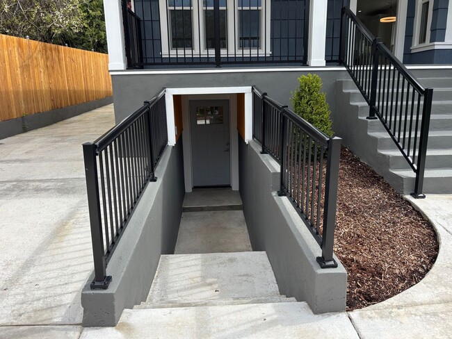 Building Photo - 4224 SE 31st Ave