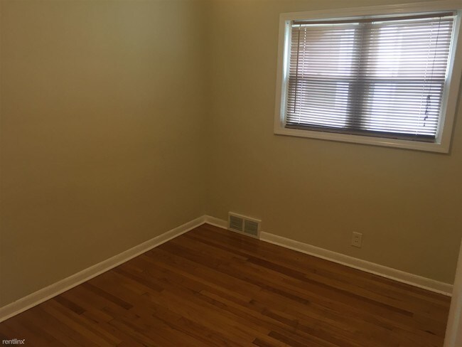 Building Photo - 3 br, 1.5 bath House - 18011 Oak Ave