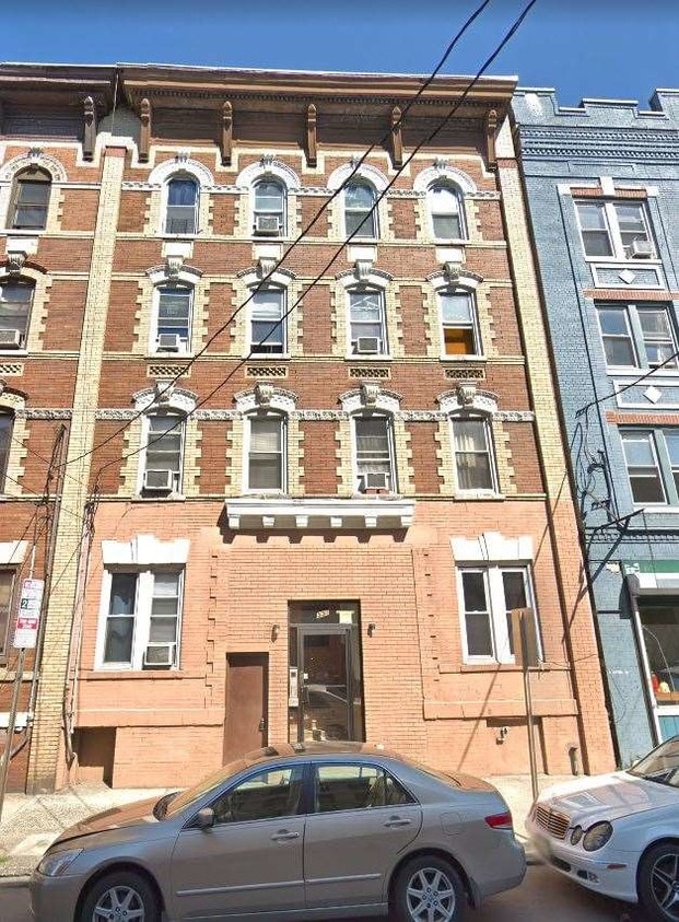 Primary Photo - 331 Baldwin Ave