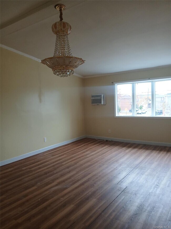 Foto del edificio - 145-08 Hook Creek Blvd