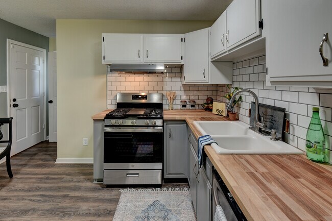 Building Photo - 2000 Belmont Blvd