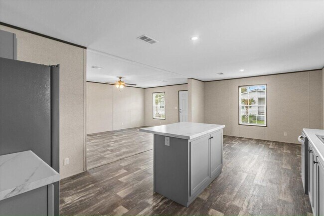 Building Photo - 6711 Hidden Oaks Dr