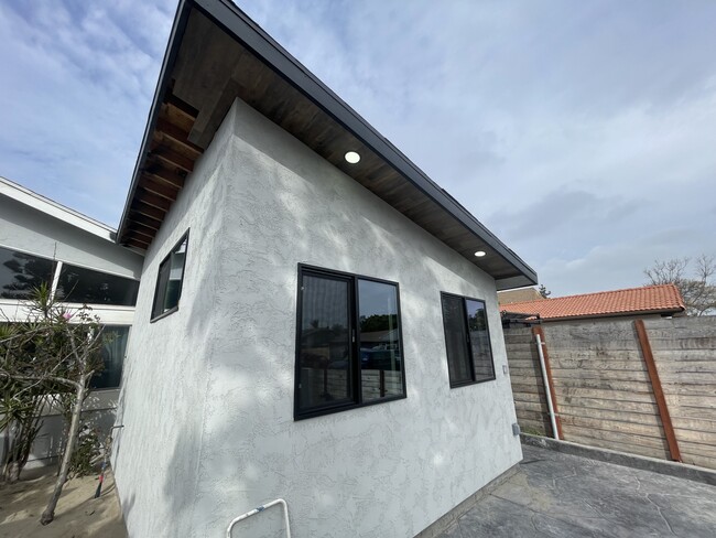 Building Photo - 1542 Loma Ln
