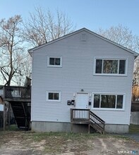 Building Photo - 18 W Hills Rd