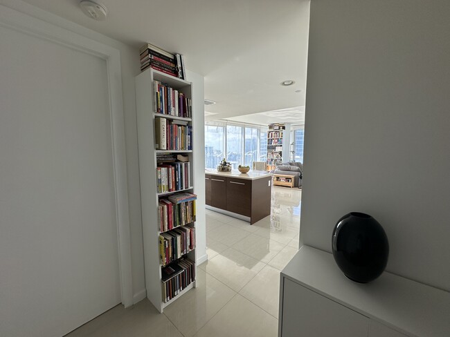 Building Photo - 475 Brickell Ave