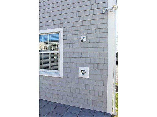 Building Photo - 50 Tuckerman Ave