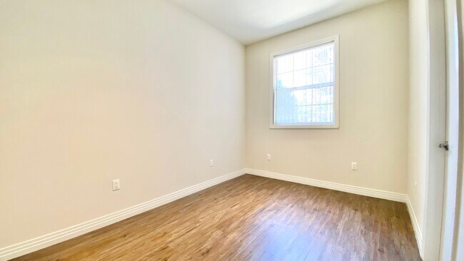 Foto del edificio - 3194 W 7th St
