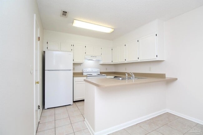 Building Photo - 3398 Green Briar Cir