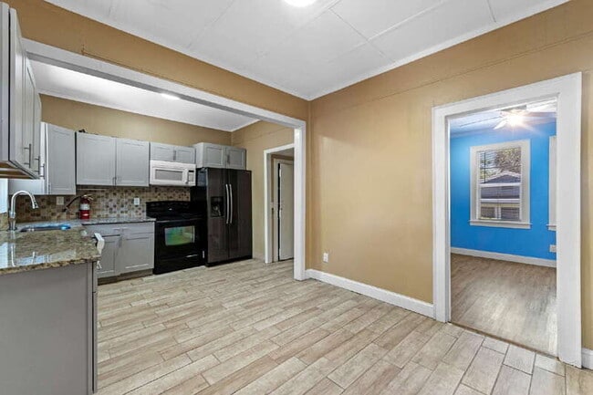 Foto del edificio - 166 Kingston Ave