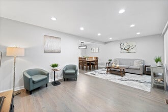 Building Photo - 334 W Central Ave