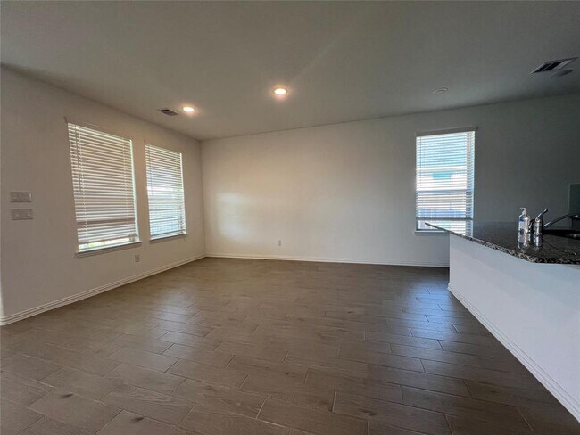 Building Photo - 8038 Royal Palm Dr