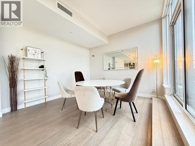 Building Photo - 677 W 41st Ave