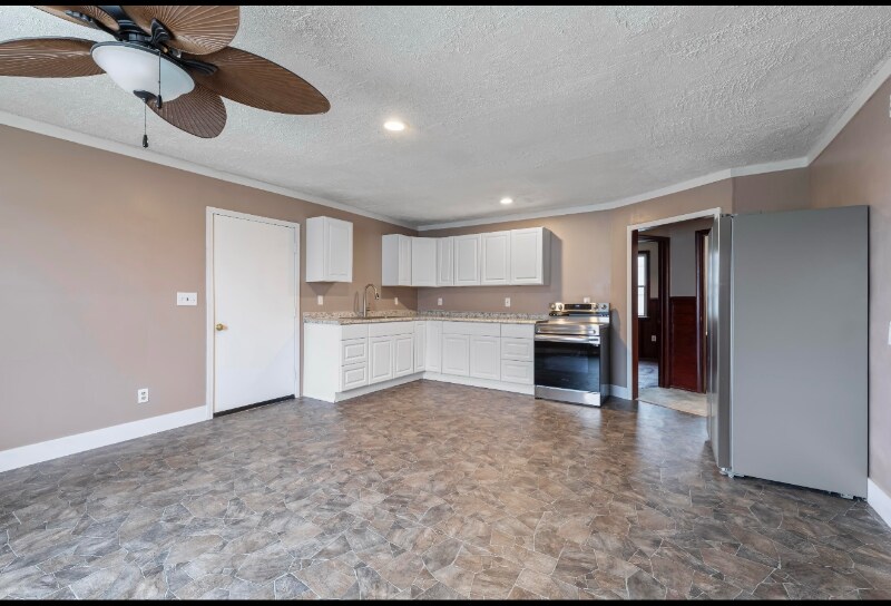 Building Photo - 2934 Avenue B