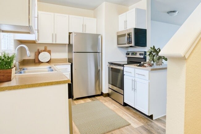 Building Photo - Highbrook Townhomes