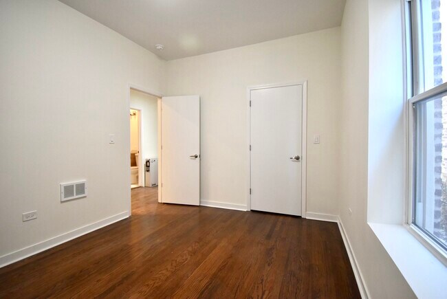 2nd bedroom - 5638 N Winthrop Ave