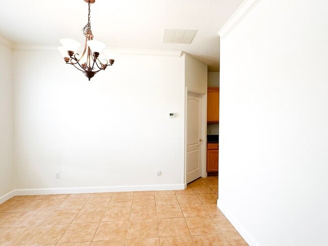 Building Photo - Beautiful 3/2 in Winding Cove with large f...