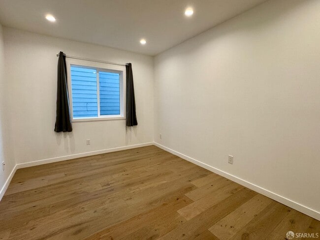 Building Photo - 417 Accacia St