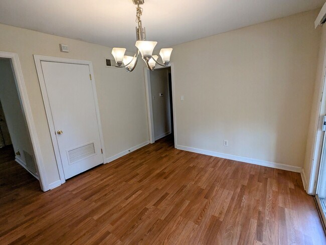 Building Photo - 1107 Meridian Dr