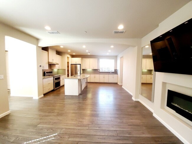Building Photo - 618 Montage Cir