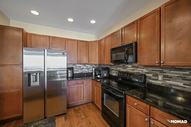 Foto del edificio - Charming 1.5BR Condo in Englewood