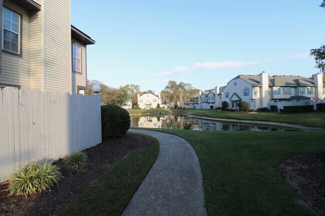 Foto del edificio - Beautiful 2 Story 2 bedroom 2.5 bath Condo...