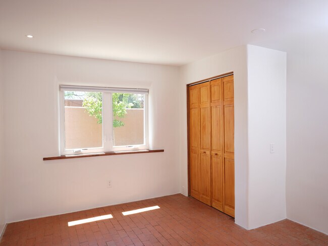 Foto del edificio - 731 Montez Pl