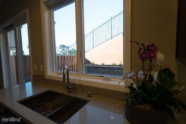 Foto del edificio - 3 br, 2.5 bath House - 266 Summit Way