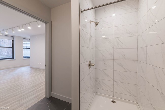 Building Photo - 1 br, 1 bath  - 330 S Wells St 612
