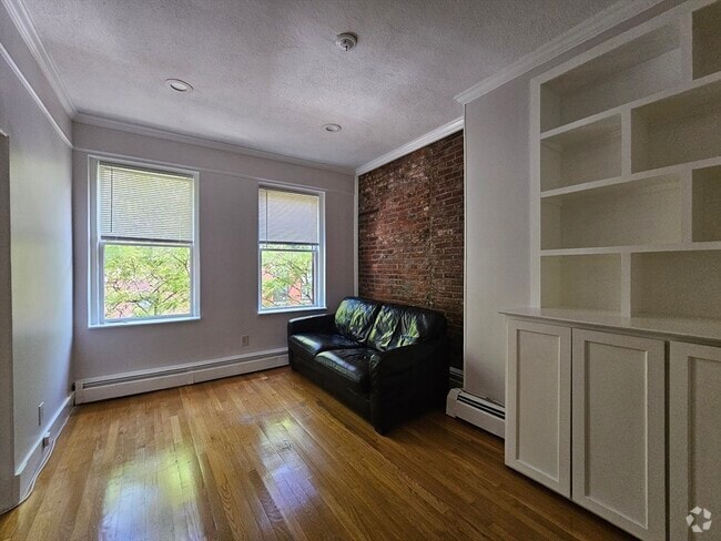 Building Photo - 61 Phillips St