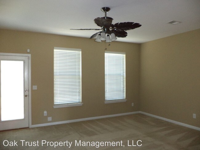 Building Photo - 825 Hemingway Cir