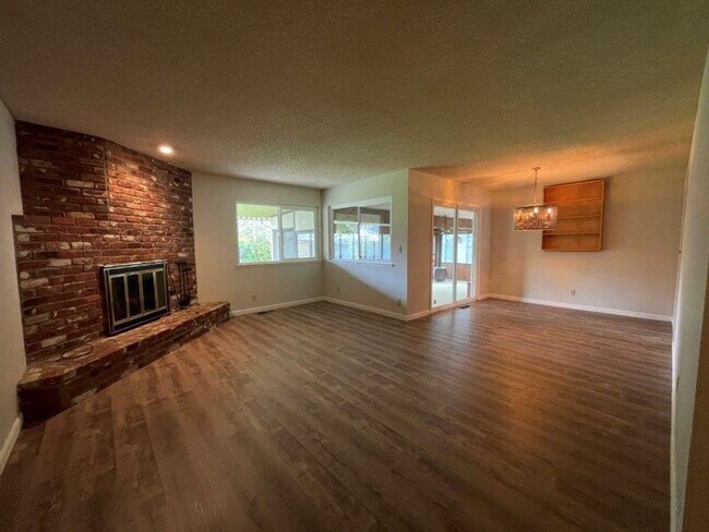 Foto del edificio - Desired Greenhaven 4 Bedroom