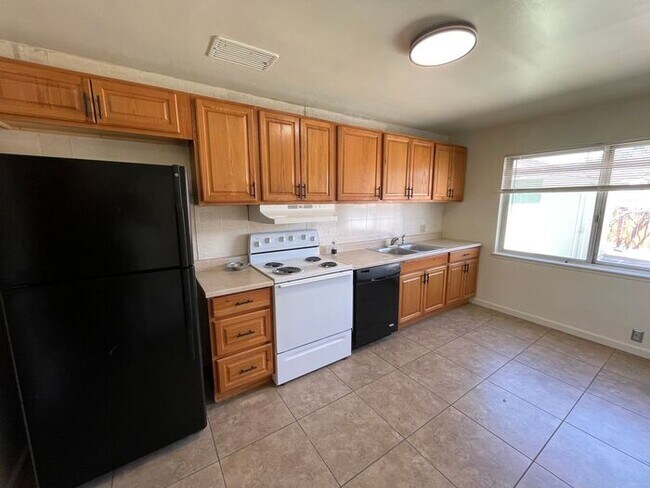 Foto del edificio - 701 Claremont Cir
