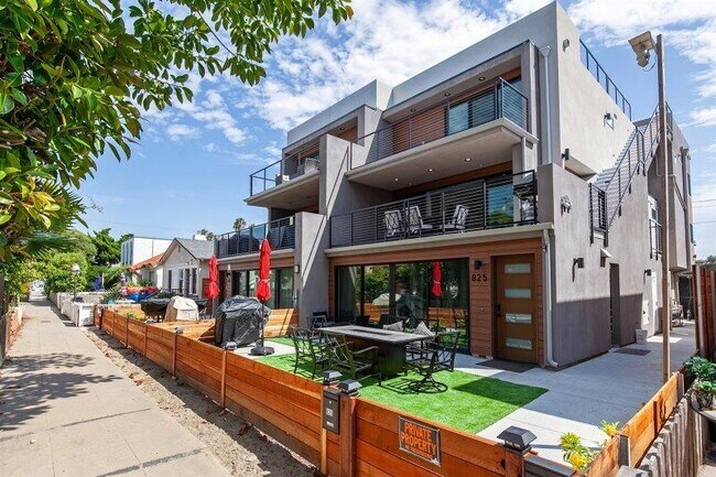 Foto del edificio - 823 Island Ct