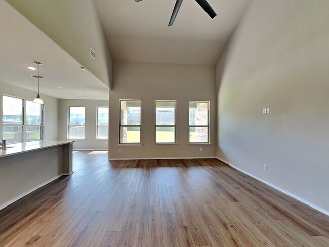 Foto del edificio - 9013 Horse Herd Dr