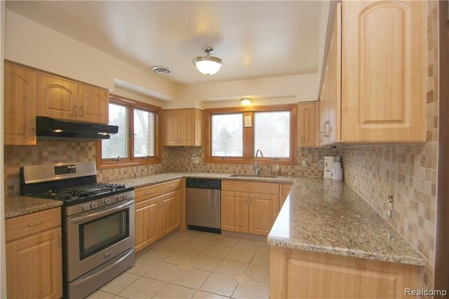 Foto del edificio - 27850 Bayberry Rd