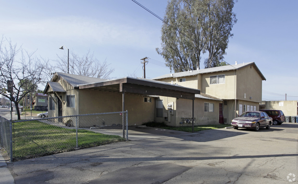 Building Photo - 702-706 E Mission Ave