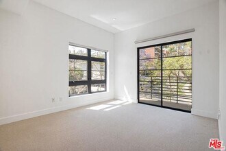 Building Photo - 8788 Shoreham Dr