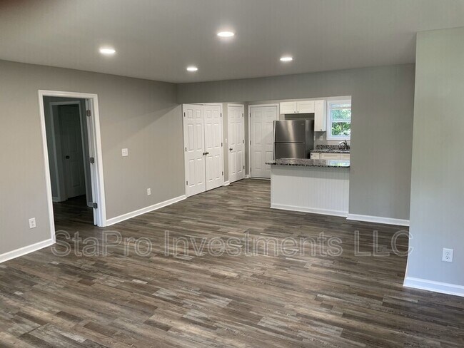 Building Photo - 102 Bellar Dr