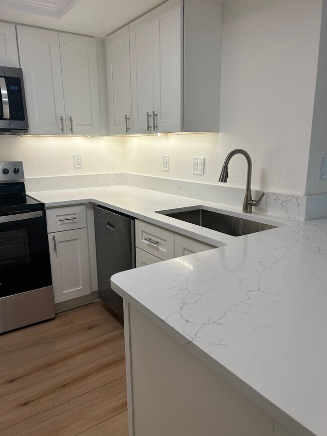 Foto del edificio - 1354 Bellevue Way NE