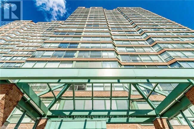 Photo du bâtiment - 1276 Maple Crossing Blvd