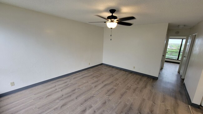 Building Photo - Kahe Kai - 2 Bedroom 1 Bath Apartment With...