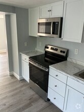 Building Photo - 558 Riverside Dr