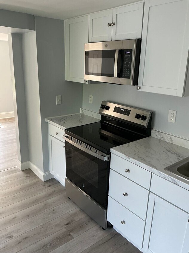 Foto principal - 558 Riverside Dr