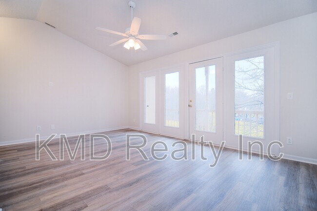 Foto del edificio - 6120 Meadow Rose Ln