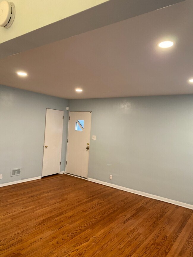 Foto del edificio - 9330 Jefferson Ave
