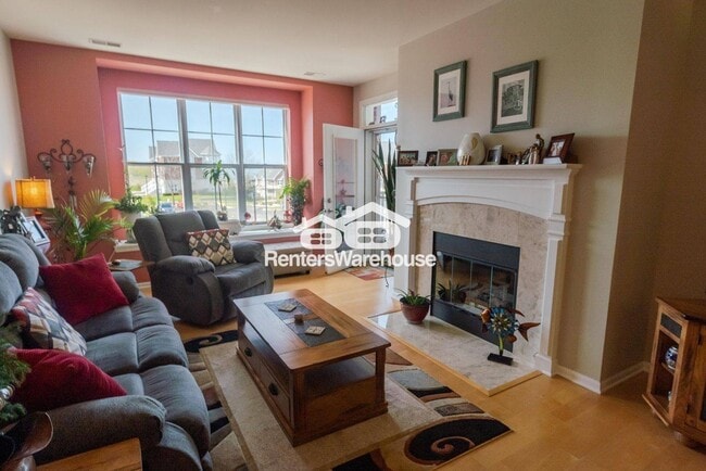 Building Photo - 3872 S Lake Dr