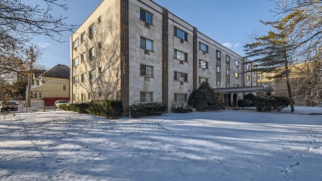 Building - 1415 W Pratt Blvd