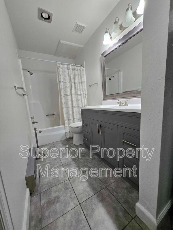 Foto del edificio - 4950 King Arthur Way