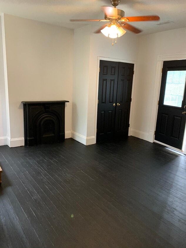 Primary Photo - 228 Rose St