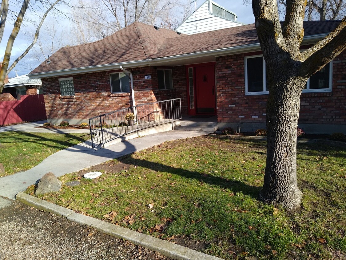 front - 1508 S Denver Ave